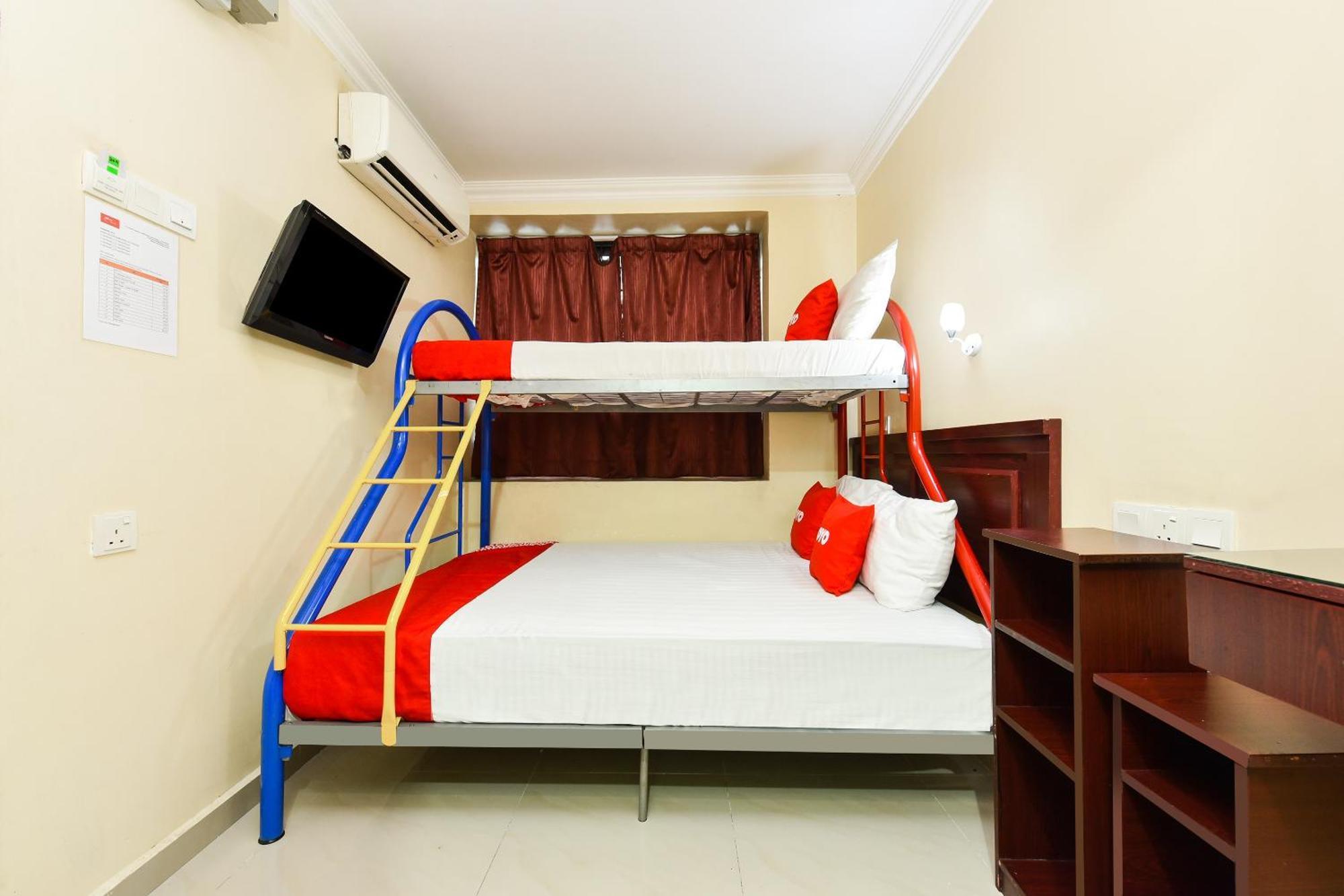Super Oyo 90562 J Hotel Pj ペタリンジャヤ エクステリア 写真