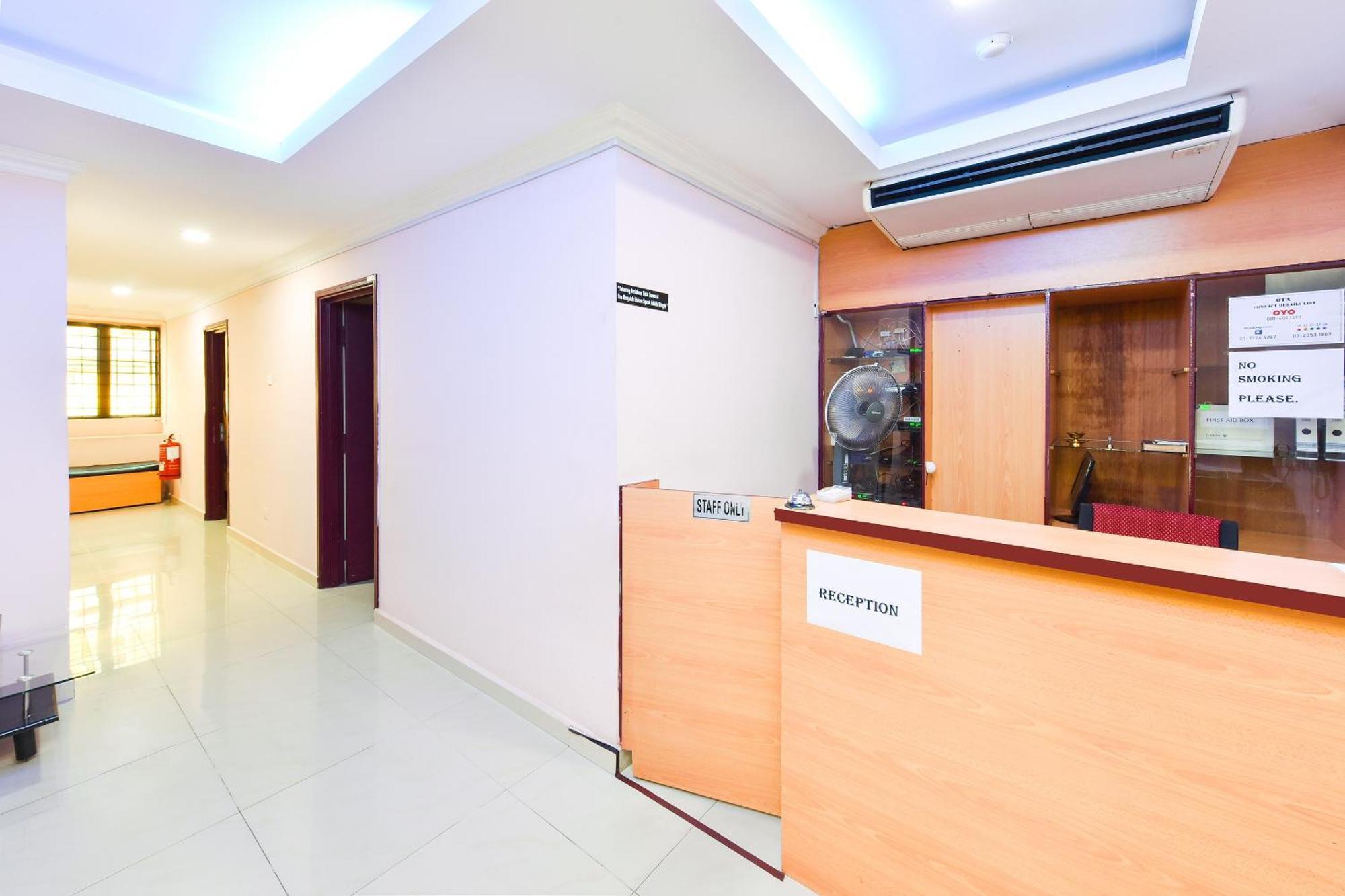 Super Oyo 90562 J Hotel Pj ペタリンジャヤ エクステリア 写真