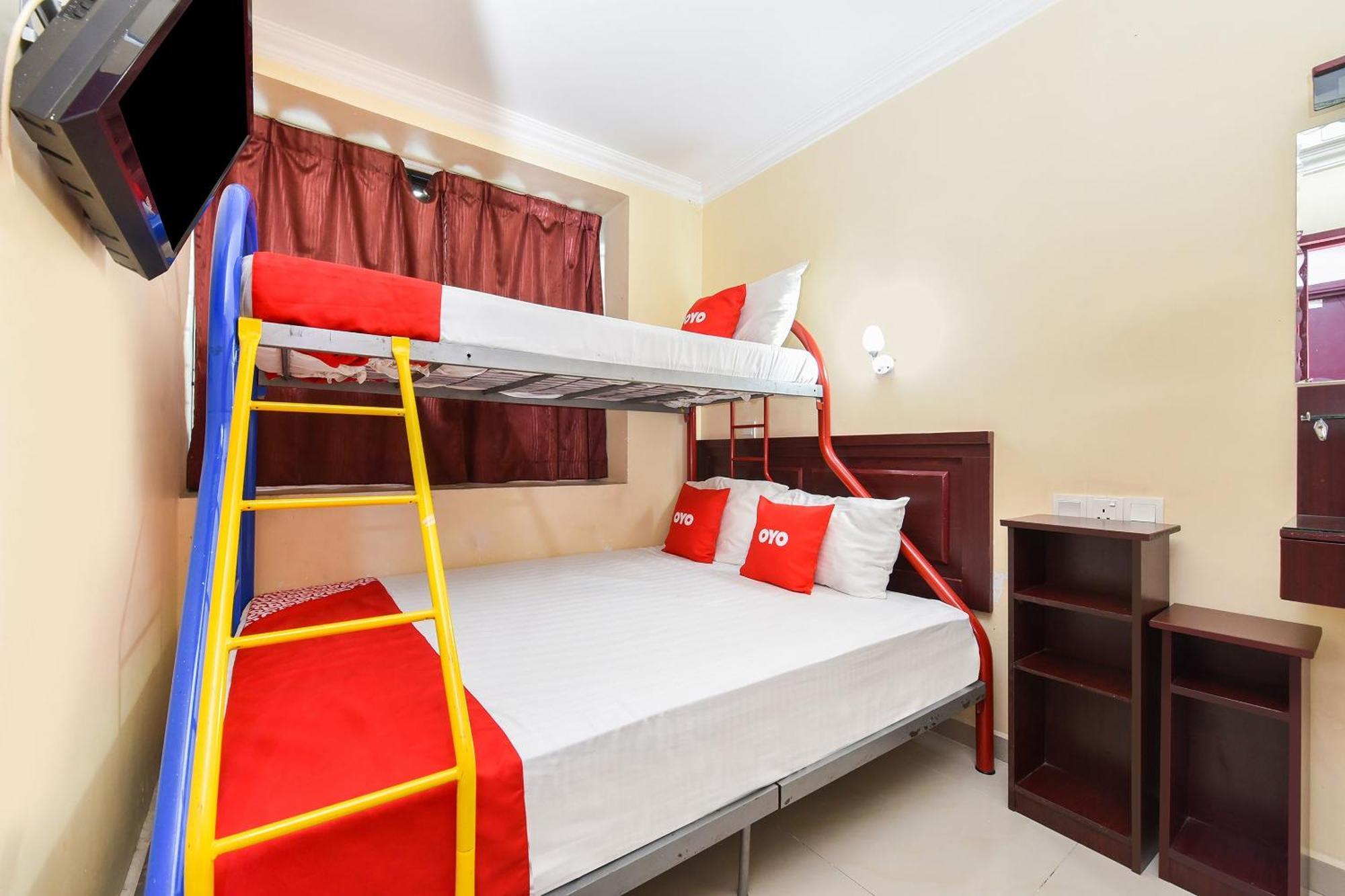 Super Oyo 90562 J Hotel Pj ペタリンジャヤ エクステリア 写真