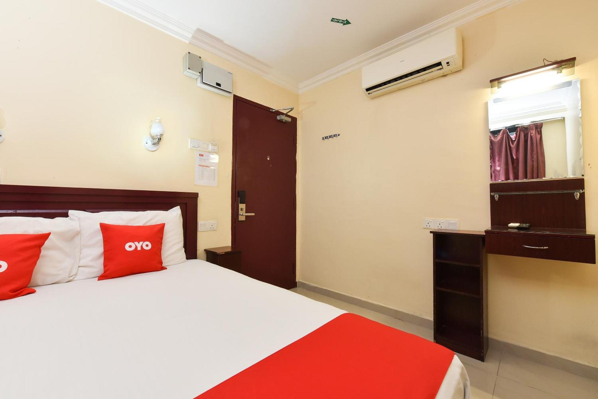 Super Oyo 90562 J Hotel Pj ペタリンジャヤ エクステリア 写真