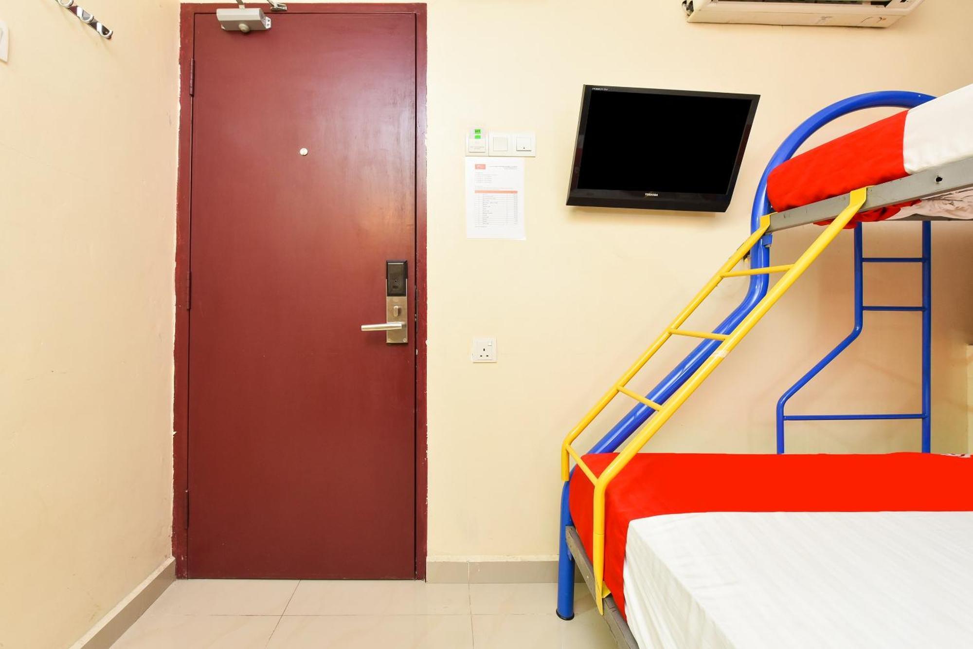 Super Oyo 90562 J Hotel Pj ペタリンジャヤ エクステリア 写真