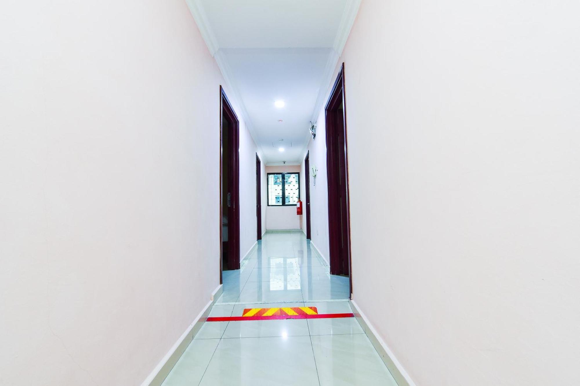 Super Oyo 90562 J Hotel Pj ペタリンジャヤ エクステリア 写真
